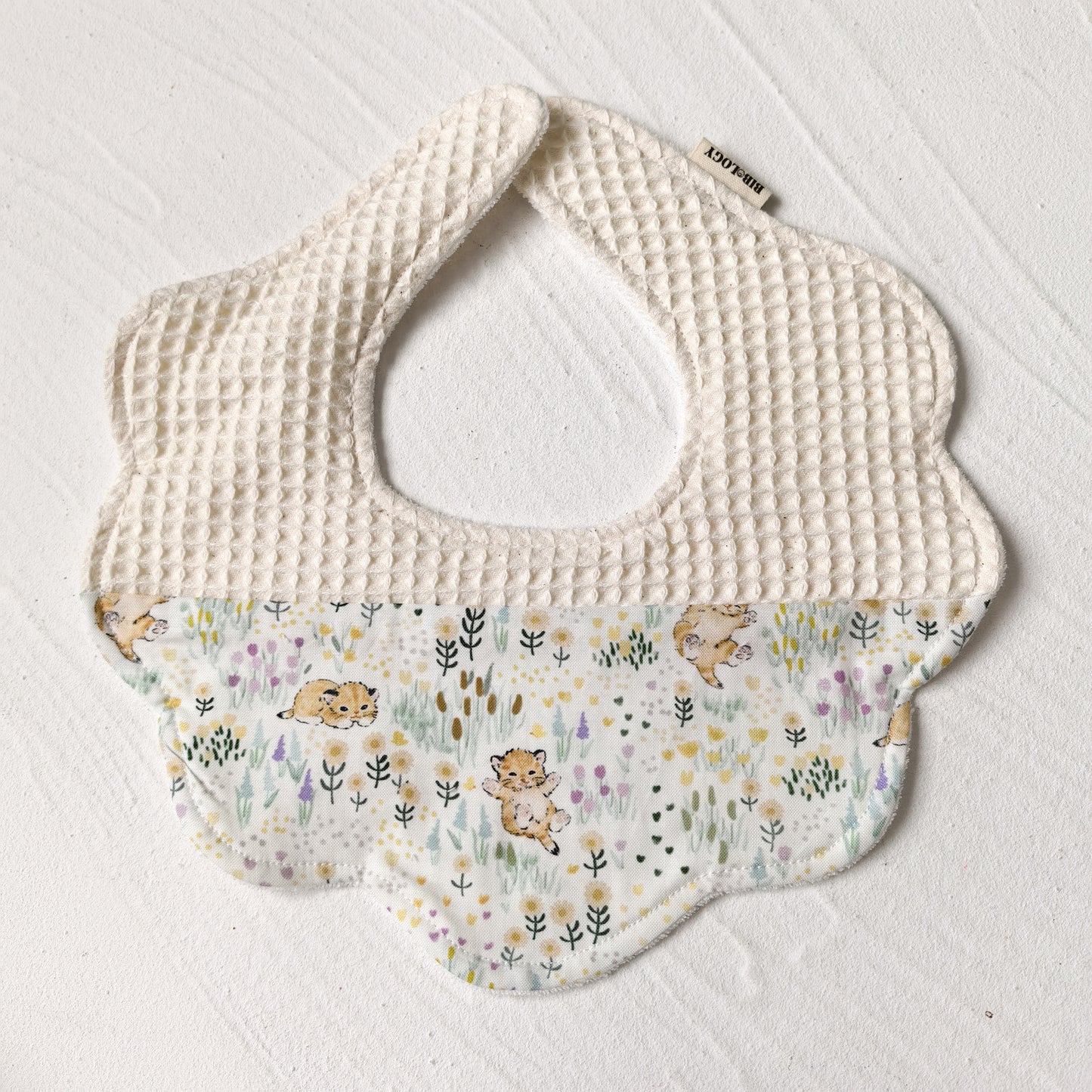 Flower Shaped Bib| CATS IN THE FLORAL GARDEN
