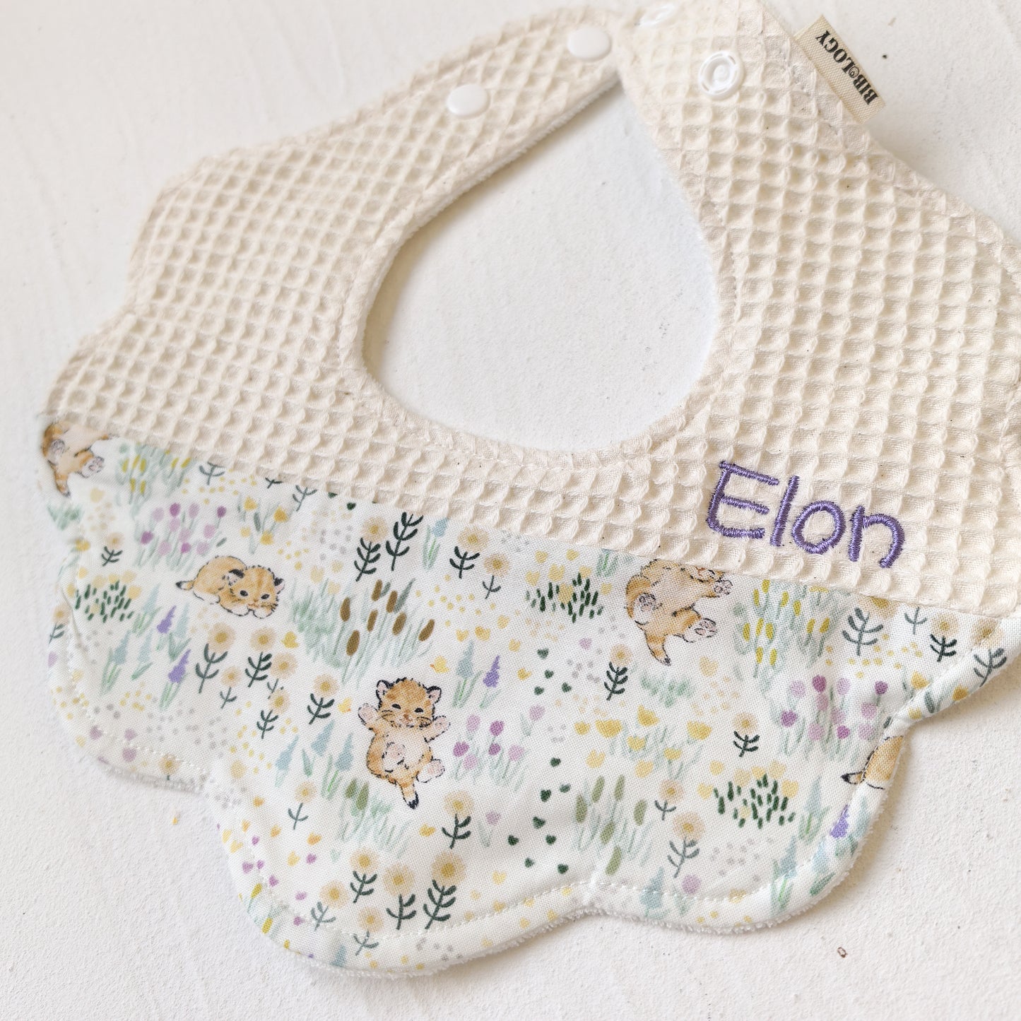 Flower Shaped Bib| CATS IN THE FLORAL GARDEN