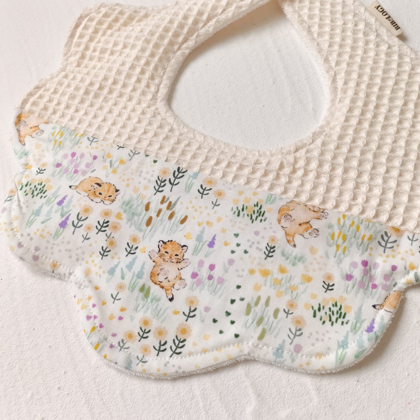 Flower Shaped Bib| CATS IN THE FLORAL GARDEN